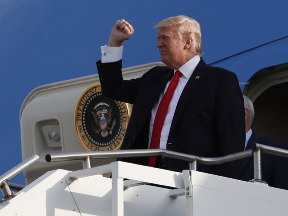 Donald Trump s'est rendu samedi dans la ville d'Harrisburg, capitale de la Pennsylvanie, pour célébrer ses 100 premiers jours de présidence. © KEYSTONE/AP/CAROLYN KASTER