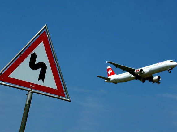 Les passagers  indisciplinés à bord des avions seront punis à l'avenir (photo d'illustration). © KEYSTONE/MARTIAL TREZZINI