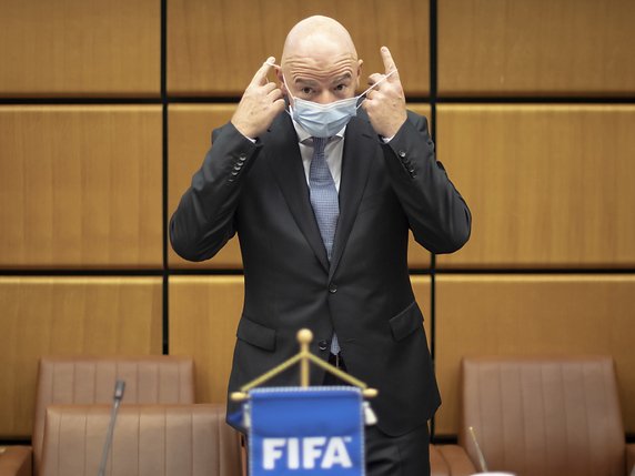 Malgré le masque, Gianni Infantino a été infecté par le Covid-19 © KEYSTONE/EPA/CHRISTIAN BRUNA