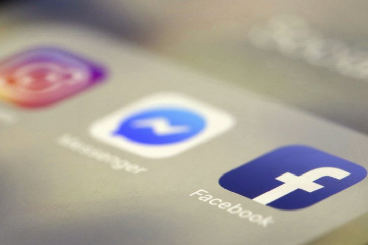 Les réseaux sociaux Facebook et Instagram sont soupçonnés de ne pas respecter leurs obligations en matière de lutte contre la désinformation (archives). © KEYSTONE/AP/JENNY KANE