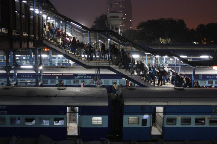 Une collision entre un train de passagers et un convoi de marchandises a fait plusieurs morts lundi dans l'est de l'Inde. Photo prétexte : gare à New Delhi. © Keystone/AP/TSERING TOPGYAL