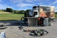 Siviriez: Collision entre un camion et un véhicule communal