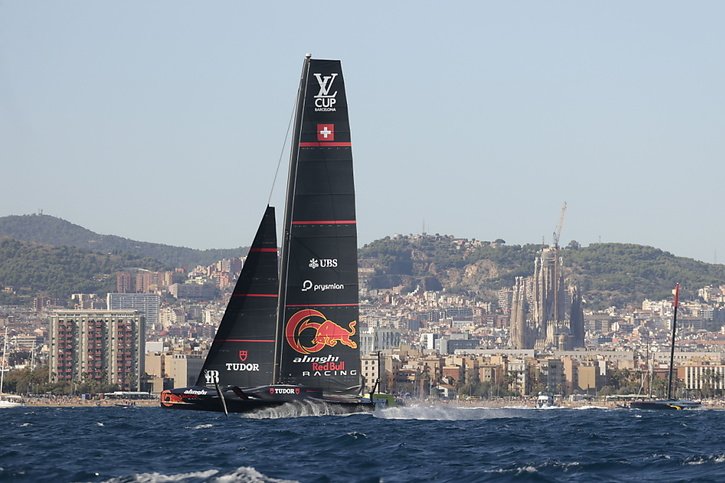 Alinghi a été éliminé en demi-finale de la Coupe Louis Vuitton © KEYSTONE/EPA/Toni Albir